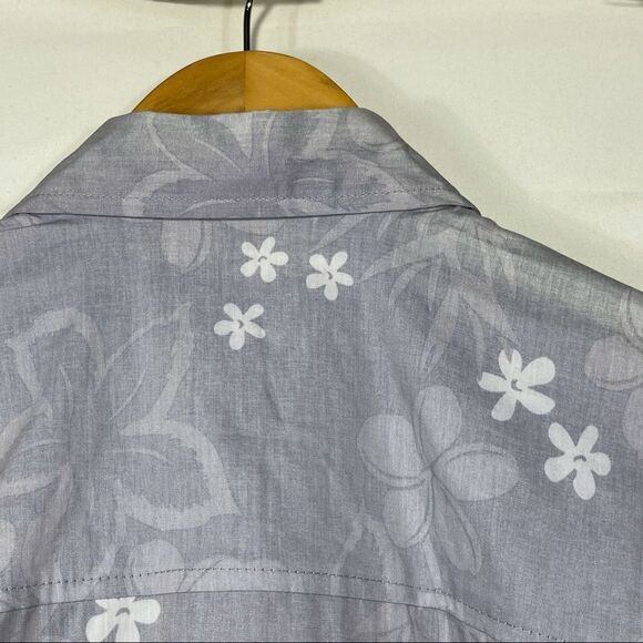 Premiums Hawaiian Grey/White Palm Trees Button Top - Picture 15 of 16
